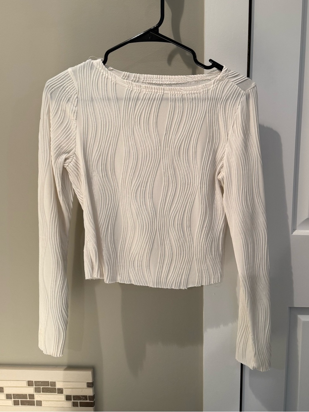 Women’s White Textured Long-Sleeve Top